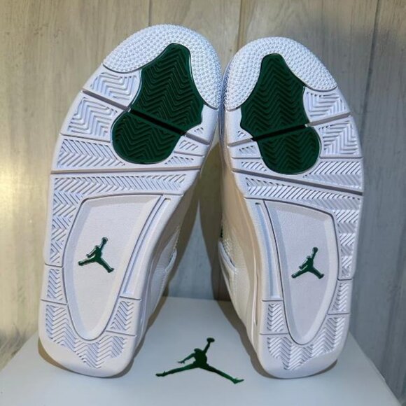 Jordan 4 Retro Metallic Green - Picture 4 of 5